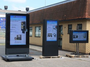 3 Creative Ways to Install LCD Digital Signage Enclosures